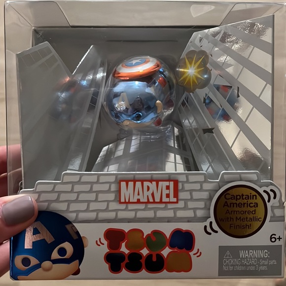 SDCC 2016 Disney Exclusive Metallic Captain America and Baymax Tsum Tsum Figure - Picture 2 of 5